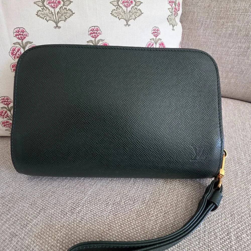 Auth Louis Vuitton Taiga Baikal Clutch Bag Pouch Epicea - Picture 1 of 9